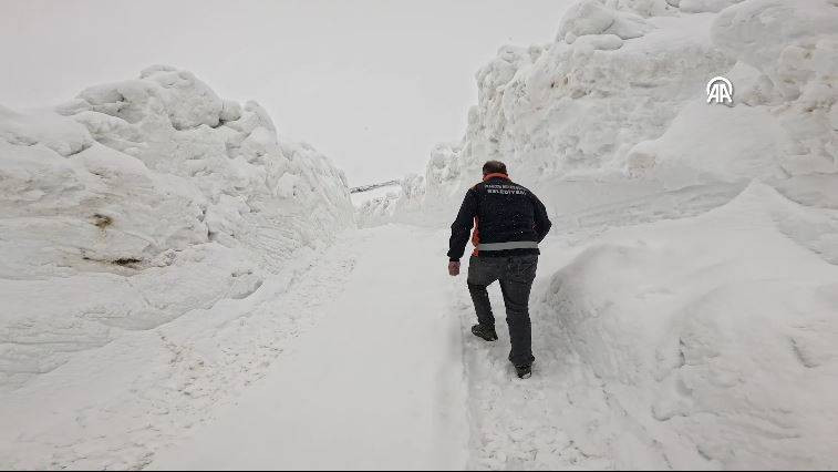 Mayıs ayının ortasında karla mücadele sürüyor - Resim: 8